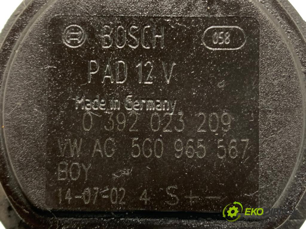 VW GOLF VII liftback 2014 77 kW 1.6 TDI 1598 DALŠÍ: Pumpa vody 5G0965567 (Vodná pumpa)