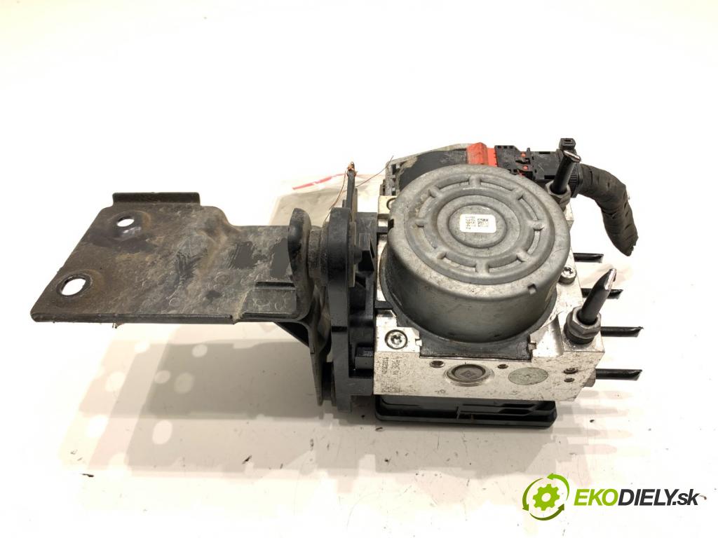VW GOLF VII liftback 2014 77 kW 1.6 TDI 1598 Pumpa ABS 5Q0614517K (Pumpa ABS)