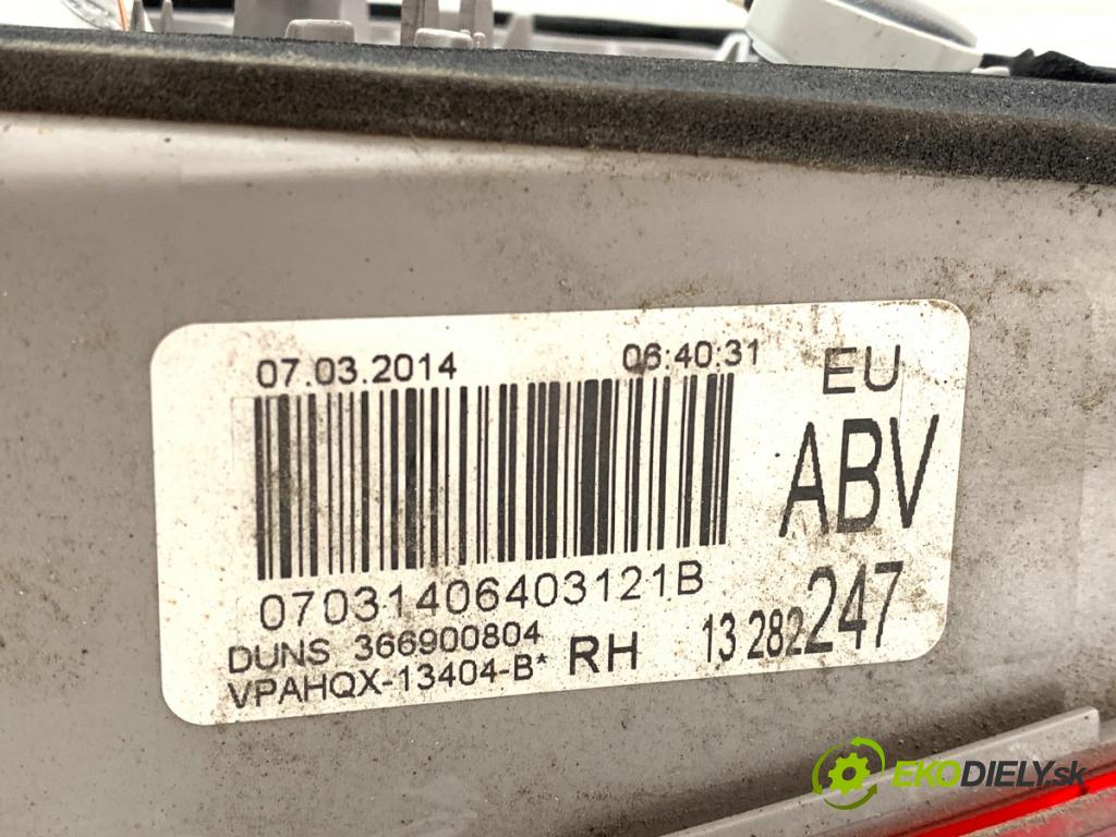 OPEL ASTRA J Kombi 2014 100 kW 1.6 CDTi (35) 1598 světlo pravý zadní část vnitřní 13282247