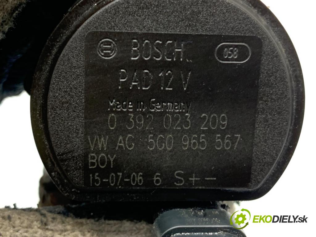 VW GOLF VII Kombi 2015 81 kW 1.6 TDI 1598 DALŠÍ: Pumpa vody 5G0965567 (Vodná pumpa)