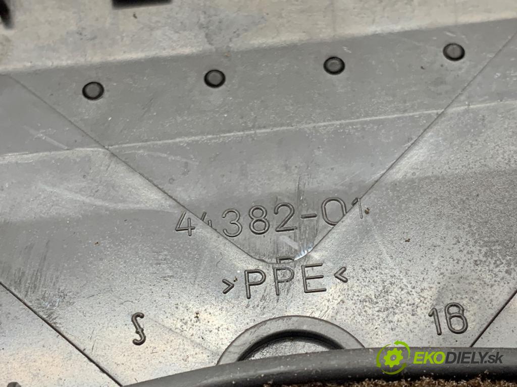 AUDI A4 B7 Kombi 2007 103 kW 2.0 TDI 1968 mří topení přední část 8E0820951H