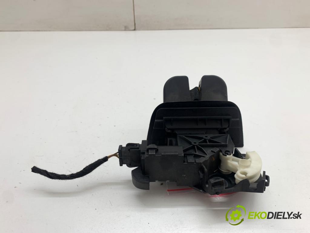 AUDI A4 B7 Kombi 2006 103 kW 2.0 TDI 1968 zámok dverí zad 8E9827520A