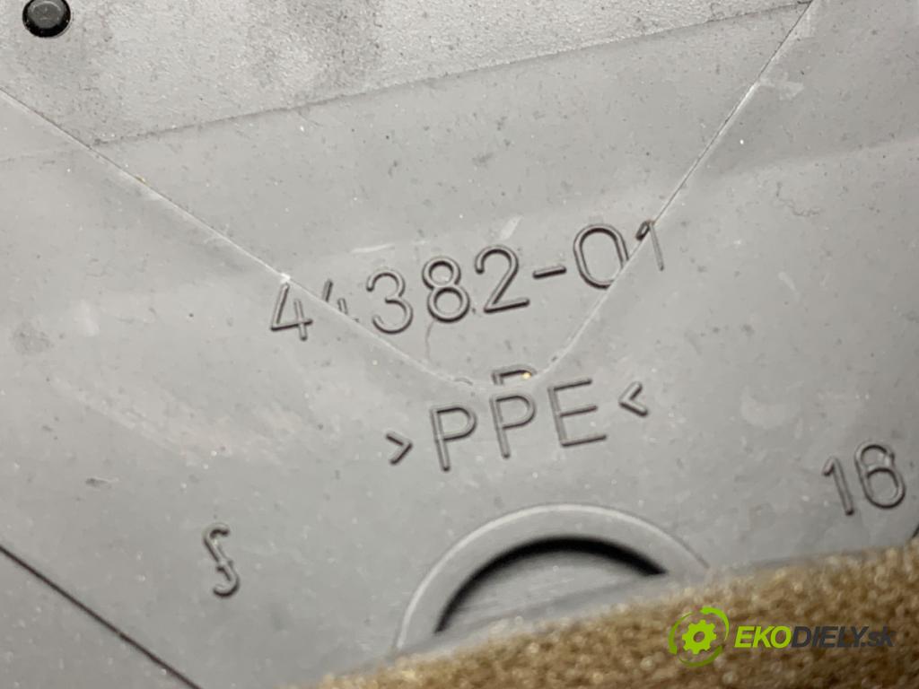 AUDI A4 B7 Kombi 2006 103 kW 2.0 TDI 1968 mří topení přední část 8E0820951H