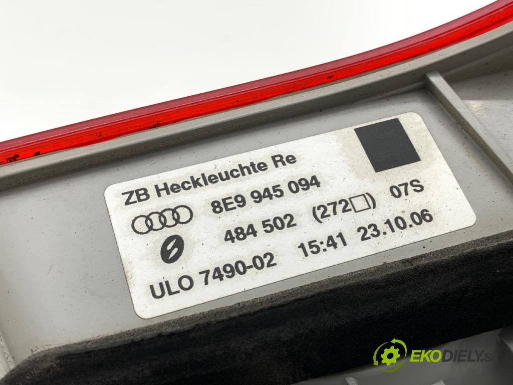 AUDI A4 B7 Kombi 2006 103 kW 2.0 TDI 1968 světlo pravý zadní část vnitřní 8E9945094