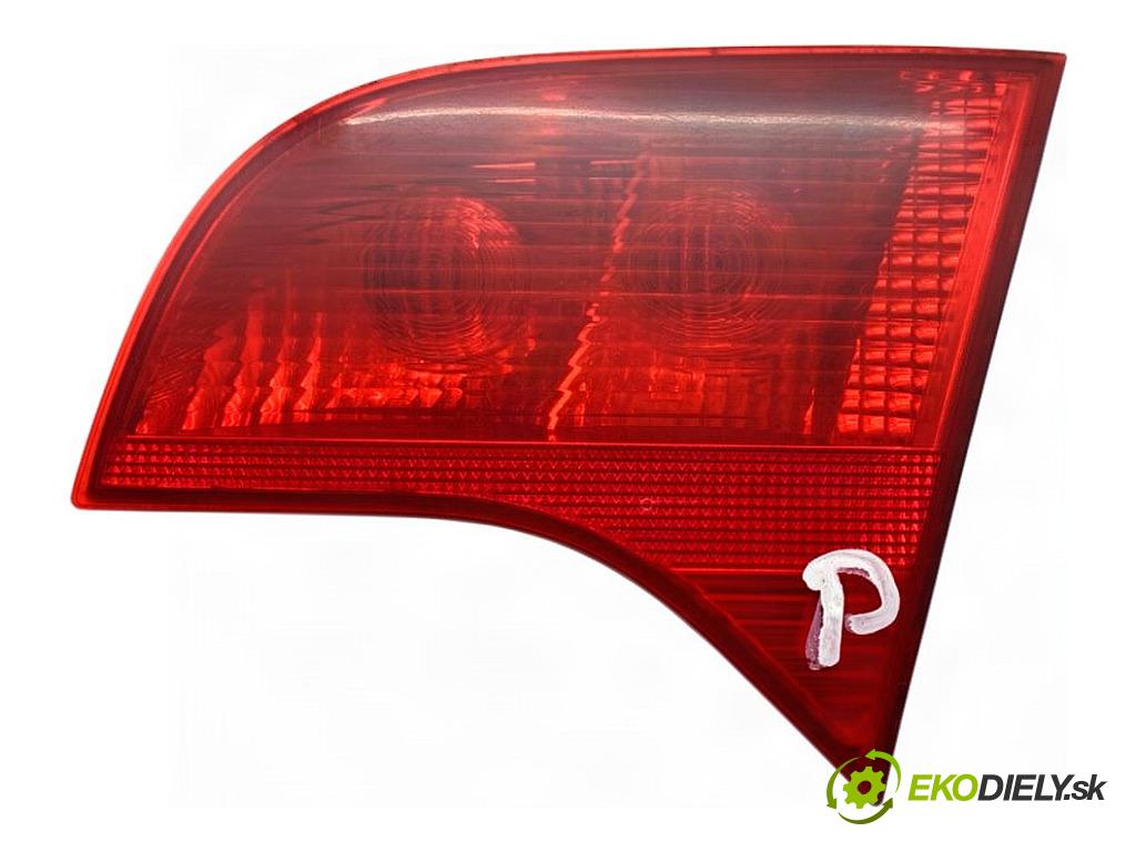 AUDI A4 B7 Kombi 2006 103 kW 2.0 TDI 1968 Svetlo pravy zad vnútorná 8E9945094