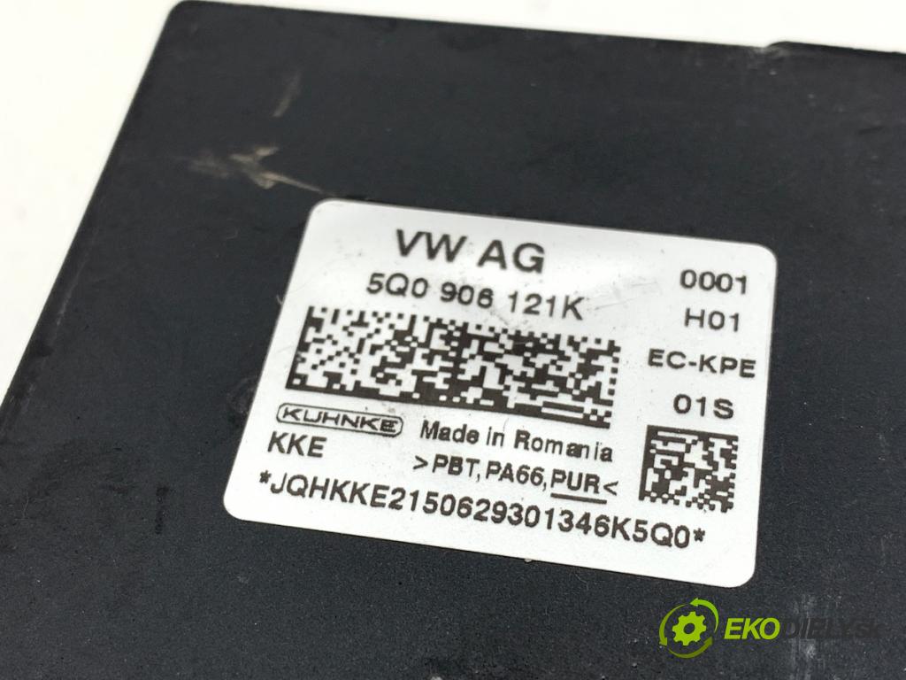 VW GOLF VII Kombi 2015 81 kW 1.6 TDI 1598 Modul pumpy paliva 5Q0906121K