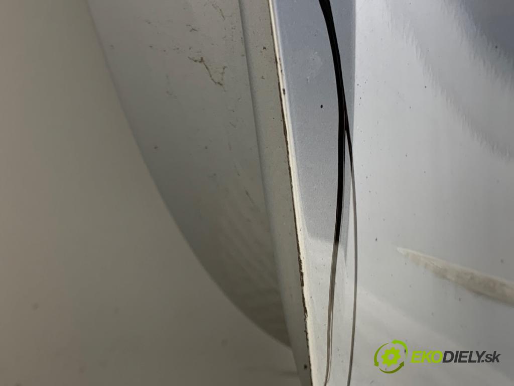 SKODA FABIA III liftback 2015 55 kW 1.0 999 dveře pravý zadní část LA7W