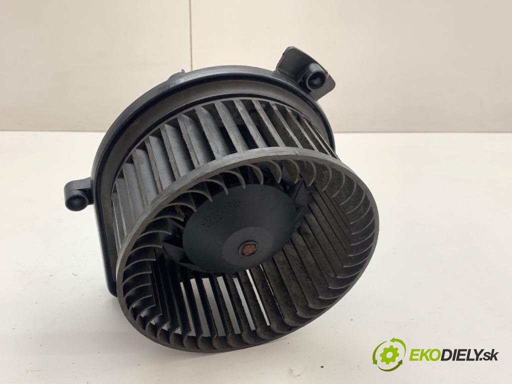 AUDI A4 B7 Kombi 2006 103 kW 2.0 TDI 1968 ventilátor kúrenia 8E1820021E