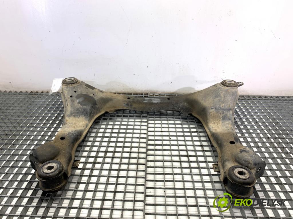 AUDI A4 B7 Kombi 2007 103 kW 2.0 TDI 1968 výztuha pod motor 8E0399313BD (Přední výztuha)