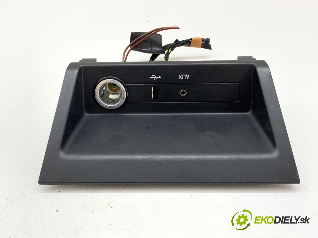 SKODA FABIA III liftback 2015 55 kW 1.0 999 HNÍZDO: USB 6V0857367A