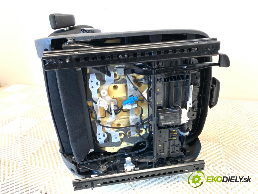 MERCEDES-BENZ eSPRINTER Skrzynia Skrzynia 2021 85 kW Electric (910.633)  Sedadlo ľavy predný