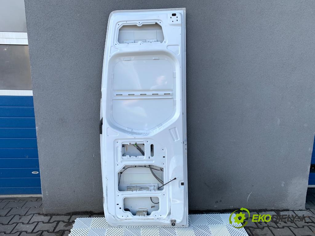 MERCEDES-BENZ eSPRINTER Skrzynia Skrzynia 2021 85 kW Electric (910.633)  Dvere pravé  (Kľučka dverí ostatné)
