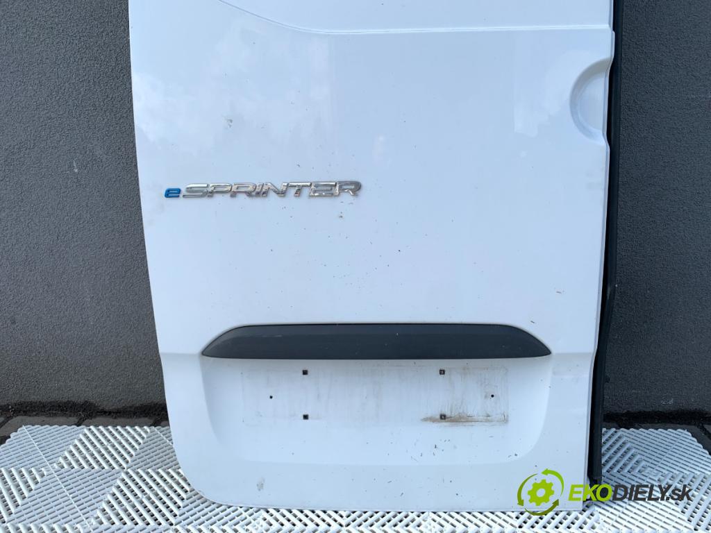 MERCEDES-BENZ eSPRINTER Skrzynia Skrzynia 2021 85 kW Electric (910.633)  Dvere ľave  (Kľučka dverí ostatné)