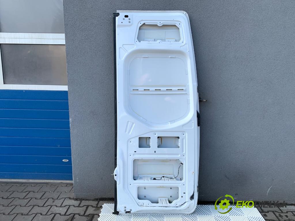 MERCEDES-BENZ eSPRINTER Skrzynia Skrzynia 2021 85 kW Electric (910.633)  Dvere ľave  (Kľučka dverí ostatné)