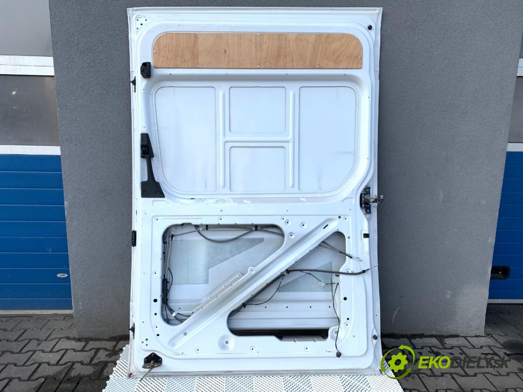 MERCEDES-BENZ eSPRINTER Skrzynia Skrzynia 2021 85 kW Electric (910.633)  Dvere pravy zad posuvné