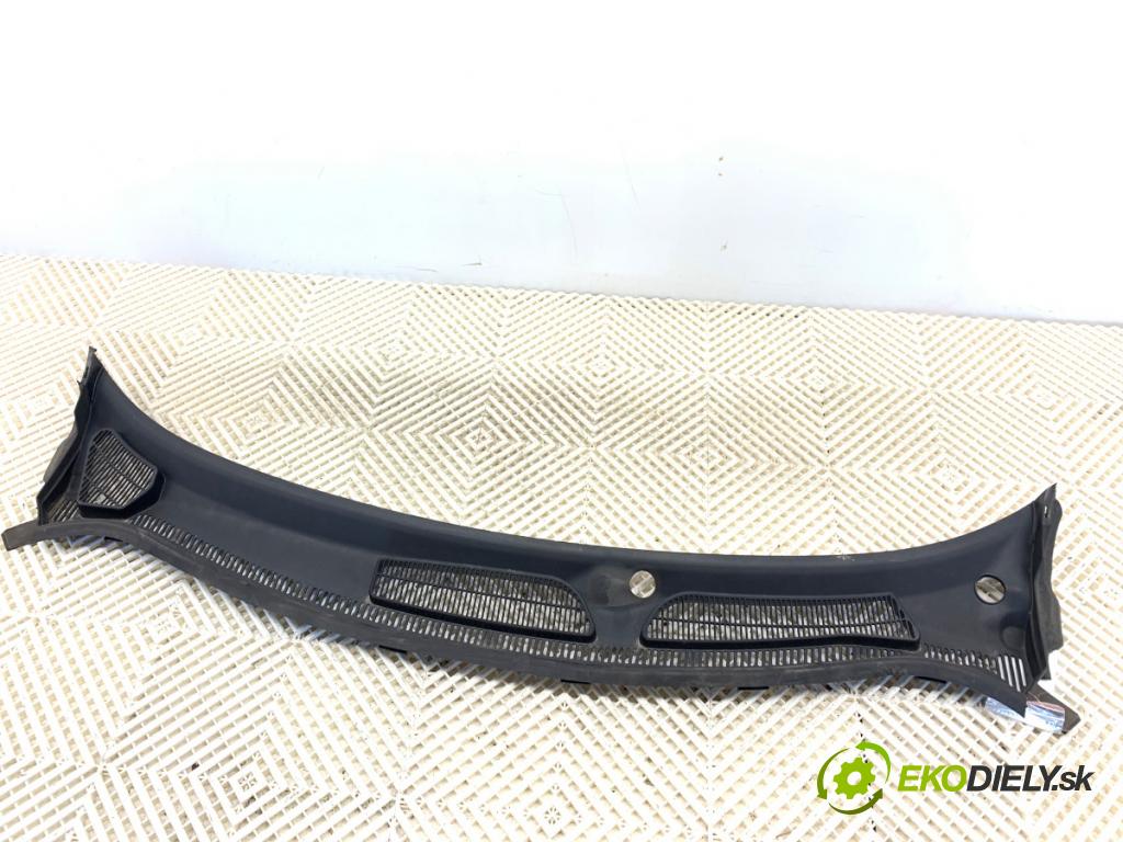 FORD FIESTA MK7 liftback 2013 55 kW 1.5 TDCi 1499 torpédo plast pod čelní okno 8A61-A02216-AE (Plast pod čelním sklem)