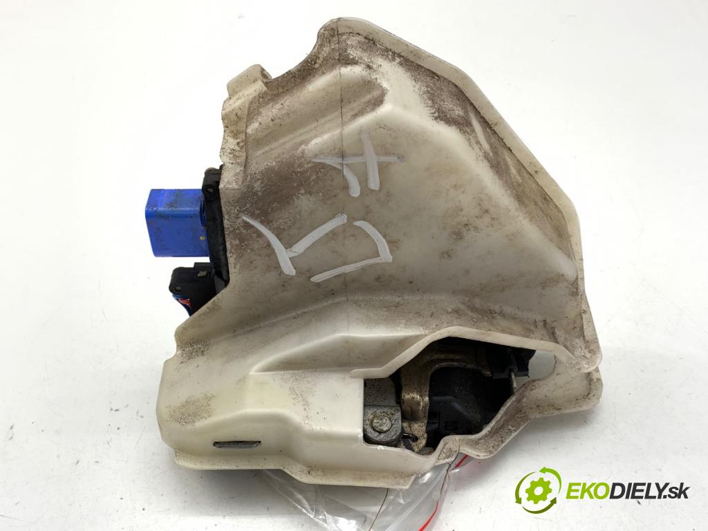 VW GOLF V liftback 2004 66 kW 1.4 FSI 1390 zámok dveře levý zadní část 