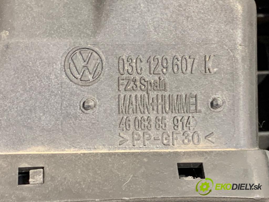 VW GOLF V liftback 2004 66 kW 1.4 FSI 1390 kryt motora 03C129607K (Kryt motoru )
