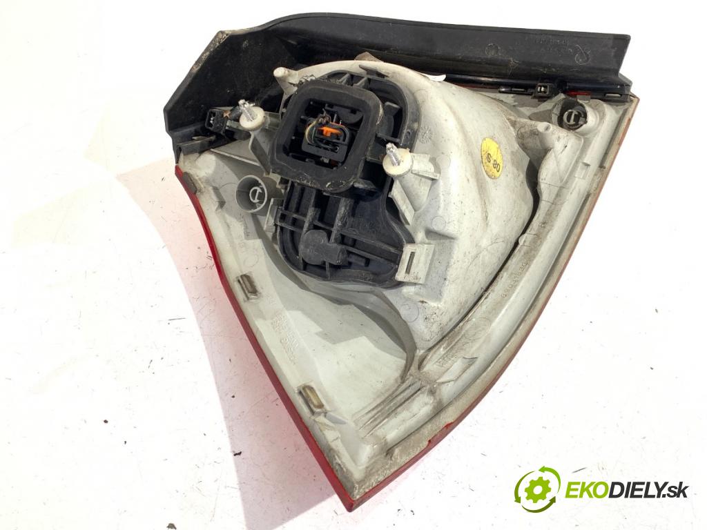 VW GOLF V liftback 2004 66 kW 1.4 FSI 1390 Svetlo pravy zad 1K6945096G