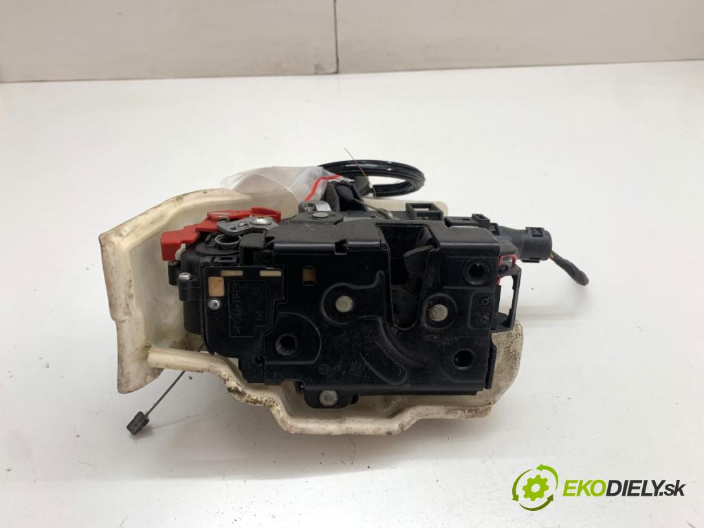 VW GOLF V Kombi 2007 75 kW 1.6 1595 zámok Dvere ľavy predný 