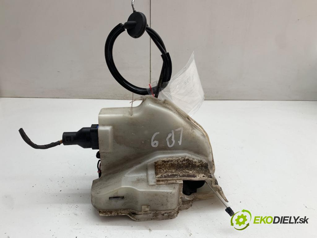 VW GOLF V Kombi 2007 75 kW 1.6 1595 zámok Dvere ľavy predný