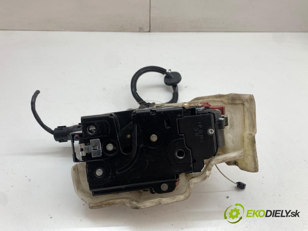 VW GOLF V Kombi 2007 75 kW 1.6 1595 zámok Dvere pravy predný 
