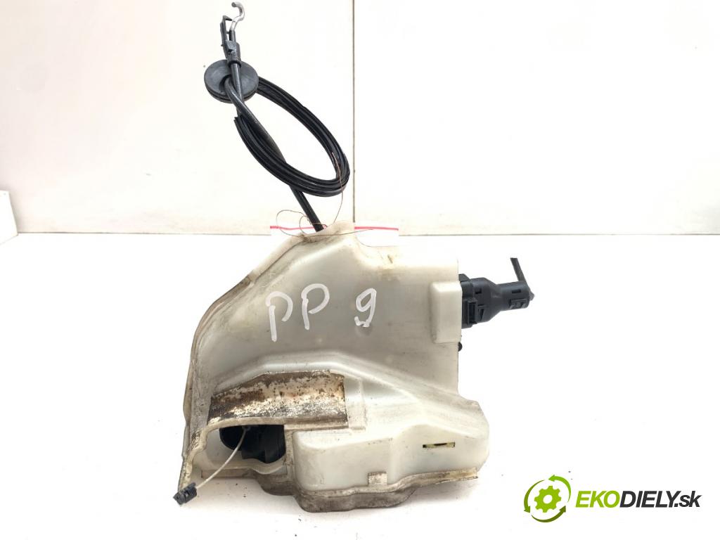 VW GOLF V Kombi 2007 75 kW 1.6 1595 zámok Dvere pravy predný