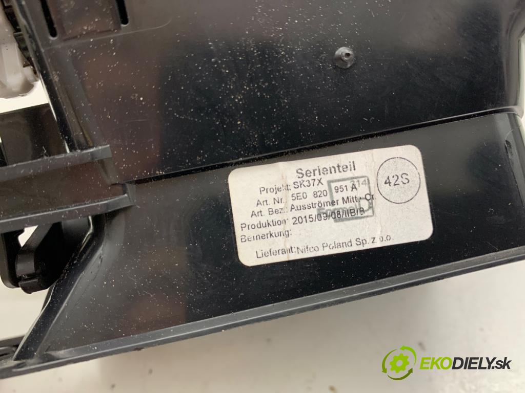 SKODA OCTAVIA III liftback 2015 81 kW 1.6 TDI 1598 mří topení přední část 5E0820951A