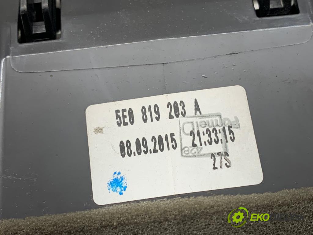 SKODA OCTAVIA III liftback 2015 81 kW 1.6 TDI 1598 mří topení zadní část 5E0819203A