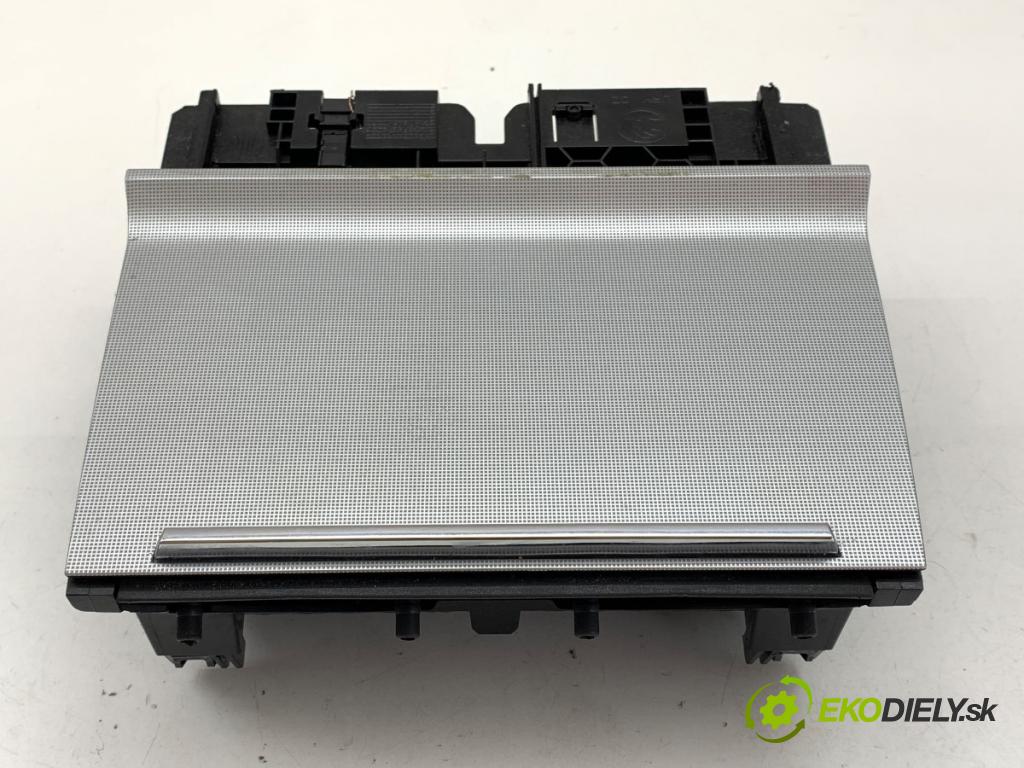 SKODA OCTAVIA III liftback 2015 81 kW 1.6 TDI 1598 popelník 5E1863077B