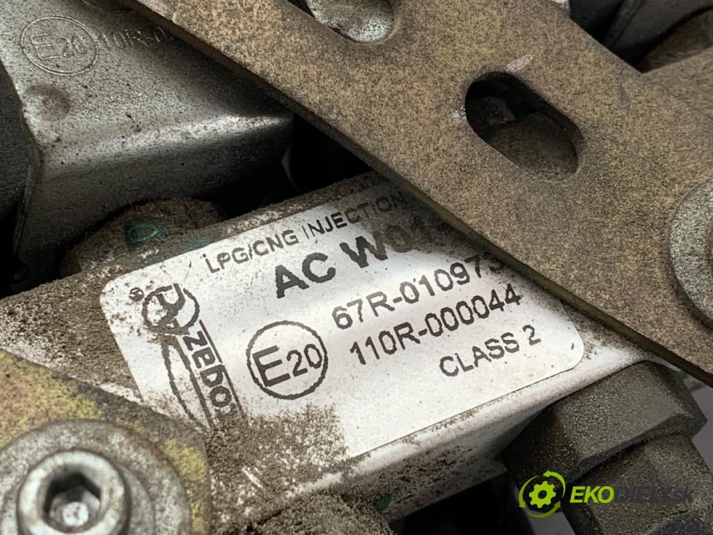 VW GOLF V Kombi 2007 75 kW 1.6 1595 vstrekovač LPG 67R-010973