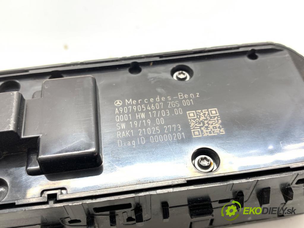 MERCEDES-BENZ eSPRINTER Skrzynia Skrzynia 2021 85 kW Electric (910.633)  přepínač oken A9079054607 (Páčky pod volantem)