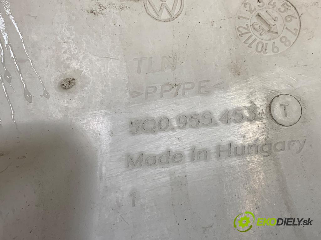 SKODA OCTAVIA III liftback 2015 81 kW 1.6 TDI 1598 nádržka ostřikovačů 5Q0955448AE