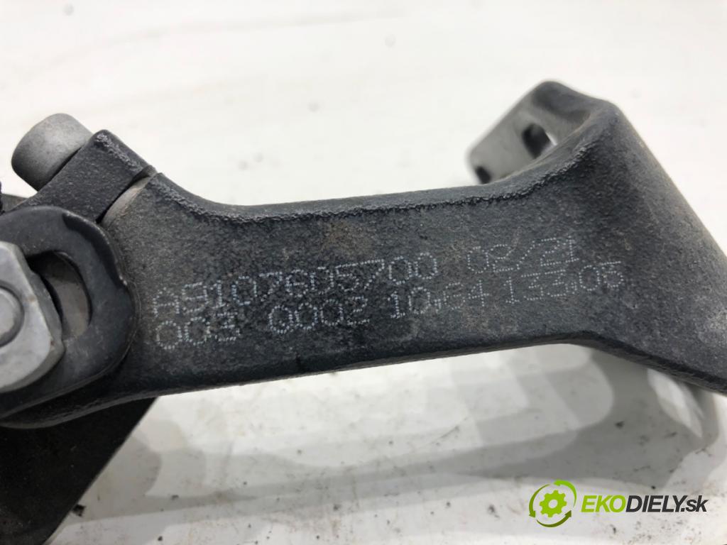 MERCEDES-BENZ eSPRINTER Skrzynia Skrzynia 2021 85 kW Electric (910.633)  kládky Dvere posúvne pravé A9107605000