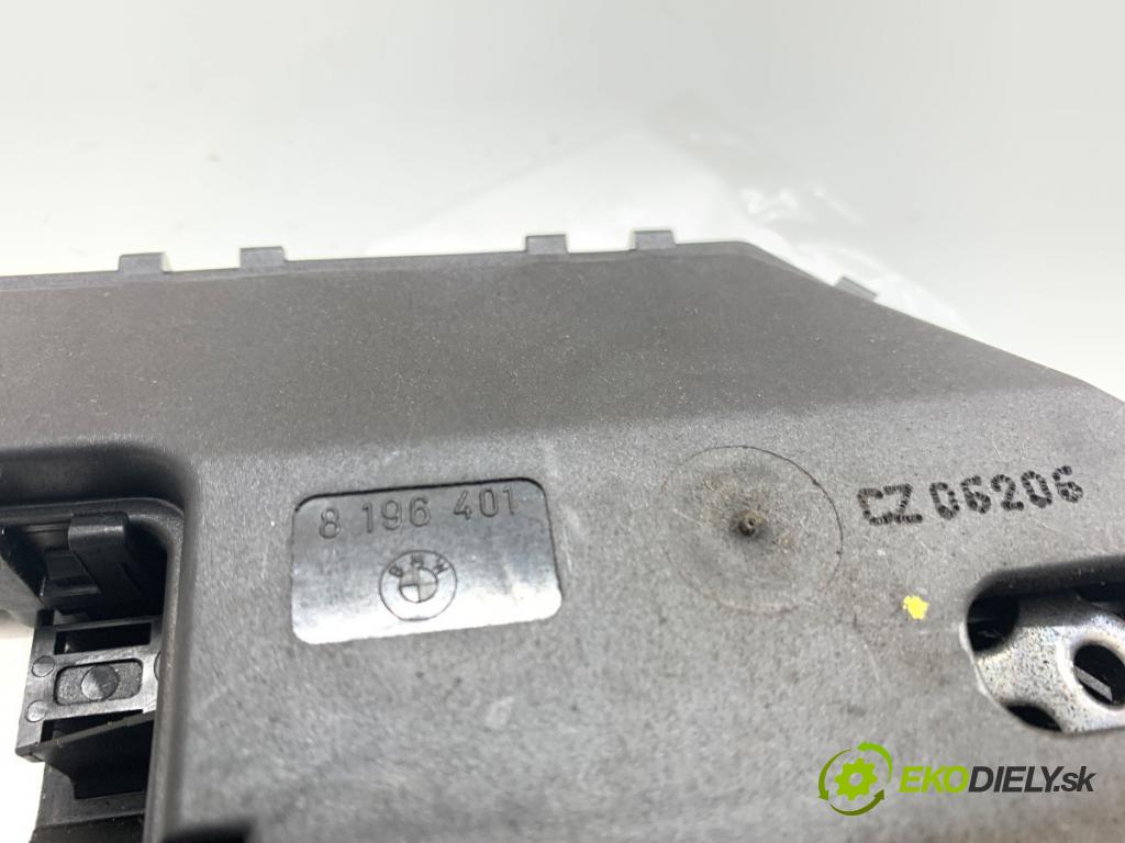 BMW E60 sedan 2006 160 kW 525 i 2996 zámok dverí zad 8196401