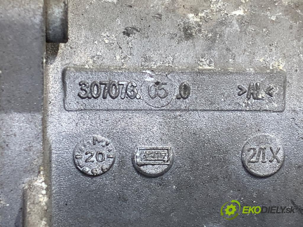 BMW E60 sedan 2006 160 kW 525 i 2996 DALŠÍ: Pumpa vody 70285120 (Vodná pumpa)