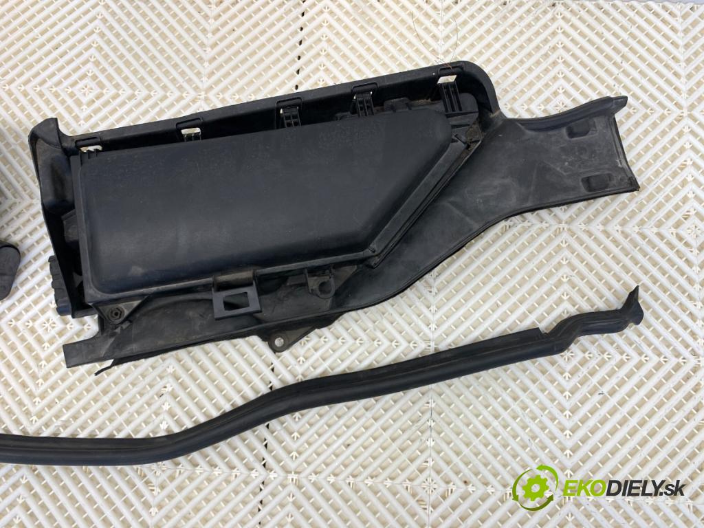 BMW E60 sedan 2006 160 kW 525 i 2996 torpédo plast pod čelní okno 6913503 (Plast pod čelním sklem)