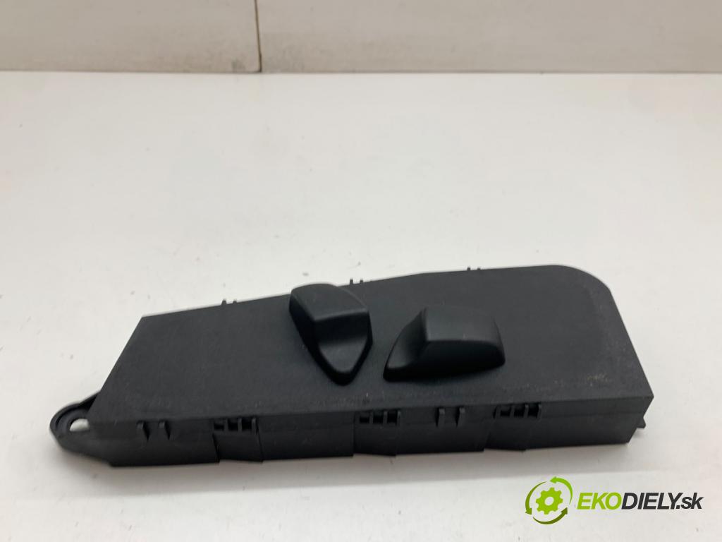 BMW E60 sedan 2006 160 kW 525 i 2996 Prepínač sedačky pravy 6950770