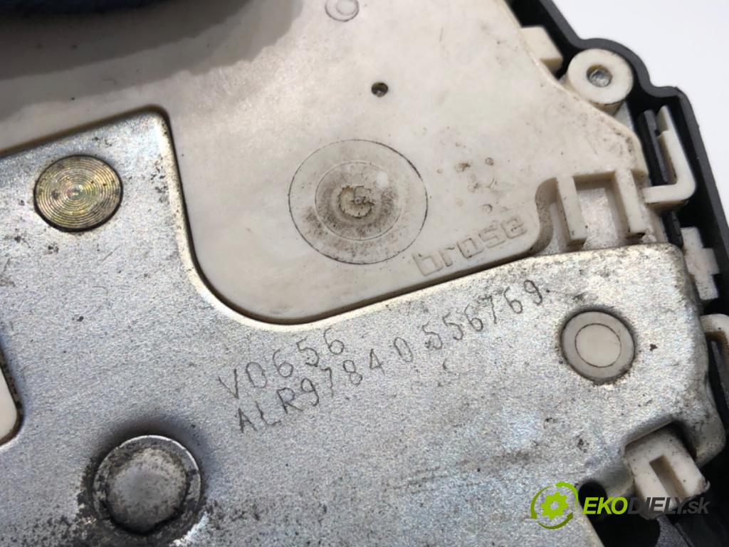 MINI R50 R53 liftback 2005 66 kW One 1598 zámok Dvere pravy predný