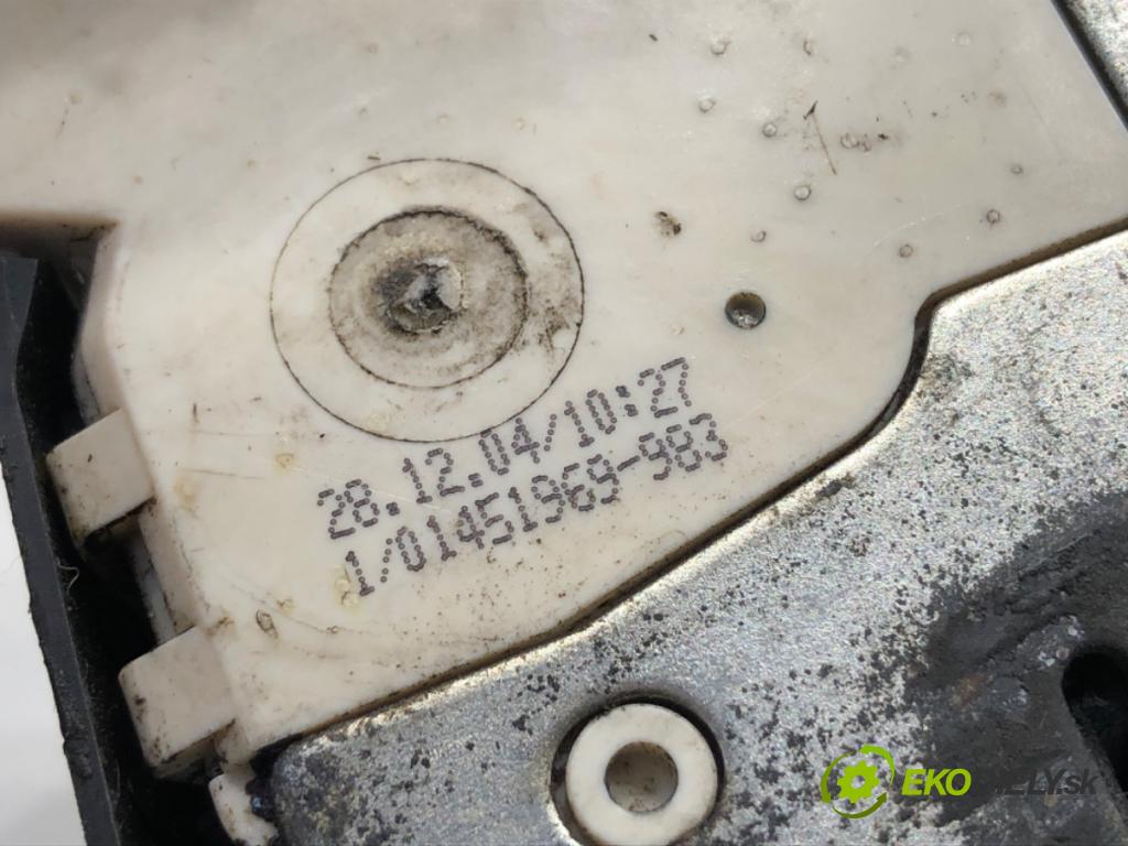 MINI R50 R53 liftback 2005 66 kW One 1598 zámok Dvere pravy predný
