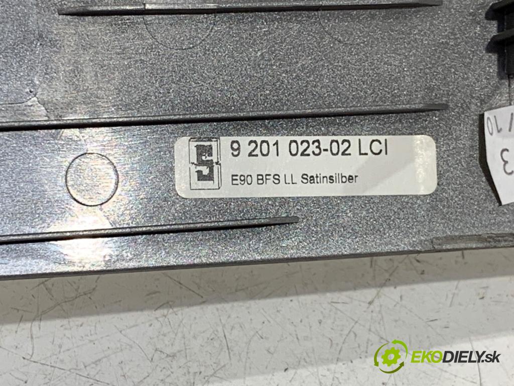 BMW E91 Kombi 2010 135 kW 320 d 1995 lišty kryt 9201023 (Lišta)