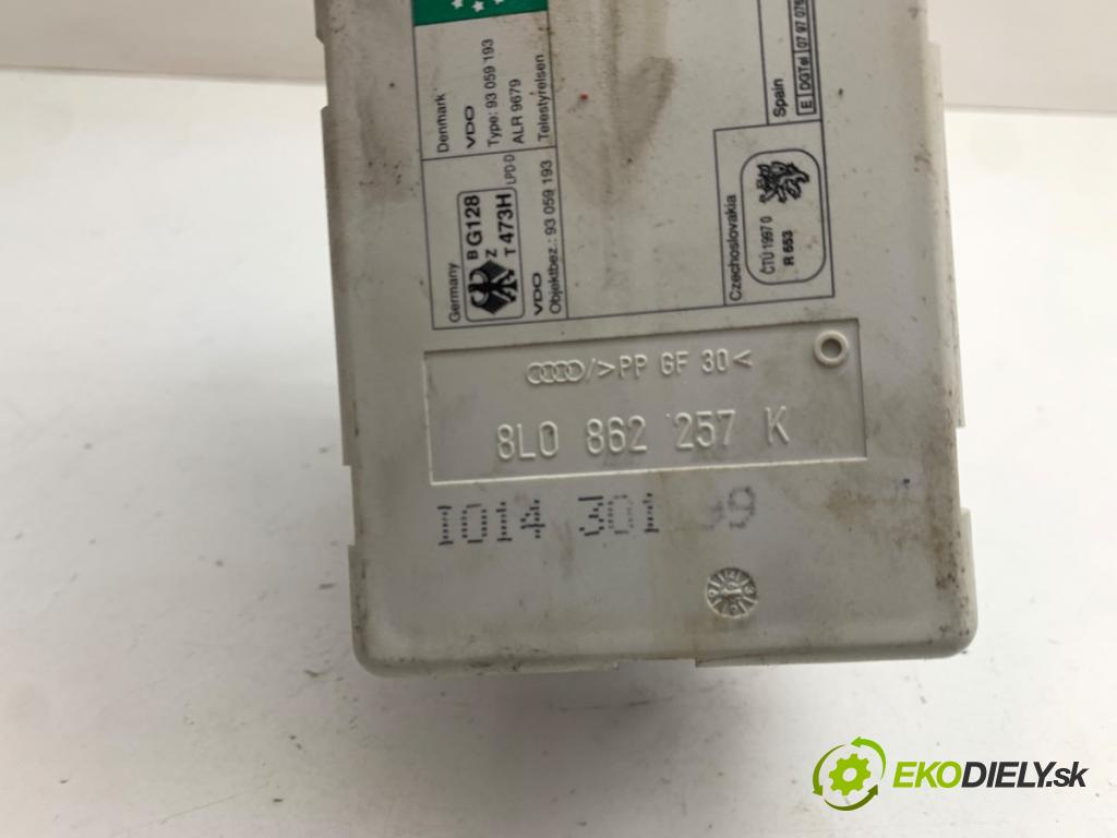 AUDI A3 8L liftback 2000 132 kW 1.8 T 1781 motorek centrálního zámku 8L0862257K (Řídicí jednotka centrálního zamykání)
