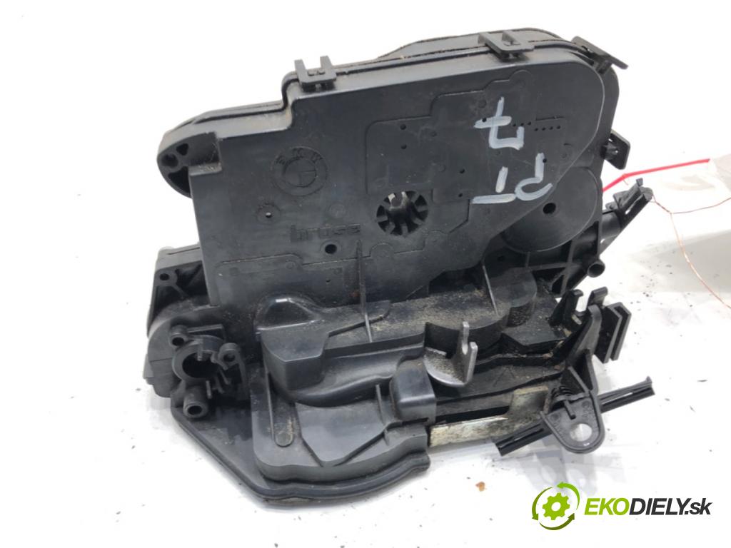 BMW E90 sedan 2006 120 kW 320 d 1995 zámok dveře pravý zadní část 7060296