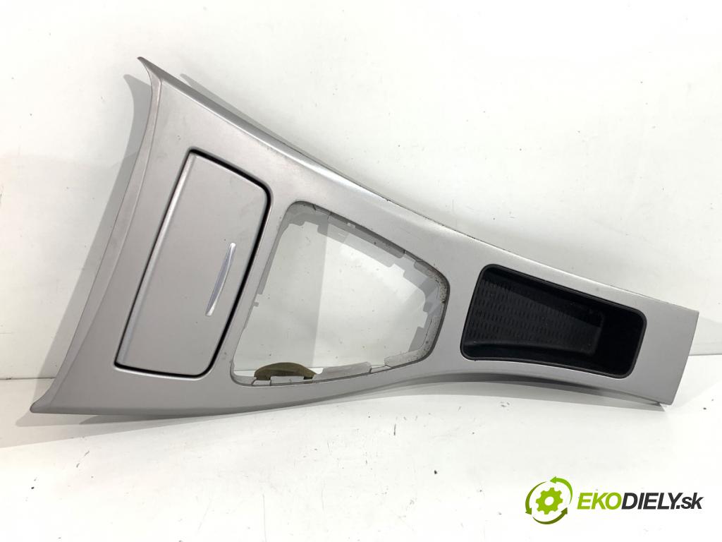 BMW E90 sedan 2006 120 kW 320 d 1995 lišty kryt 6924082 (Lišta)