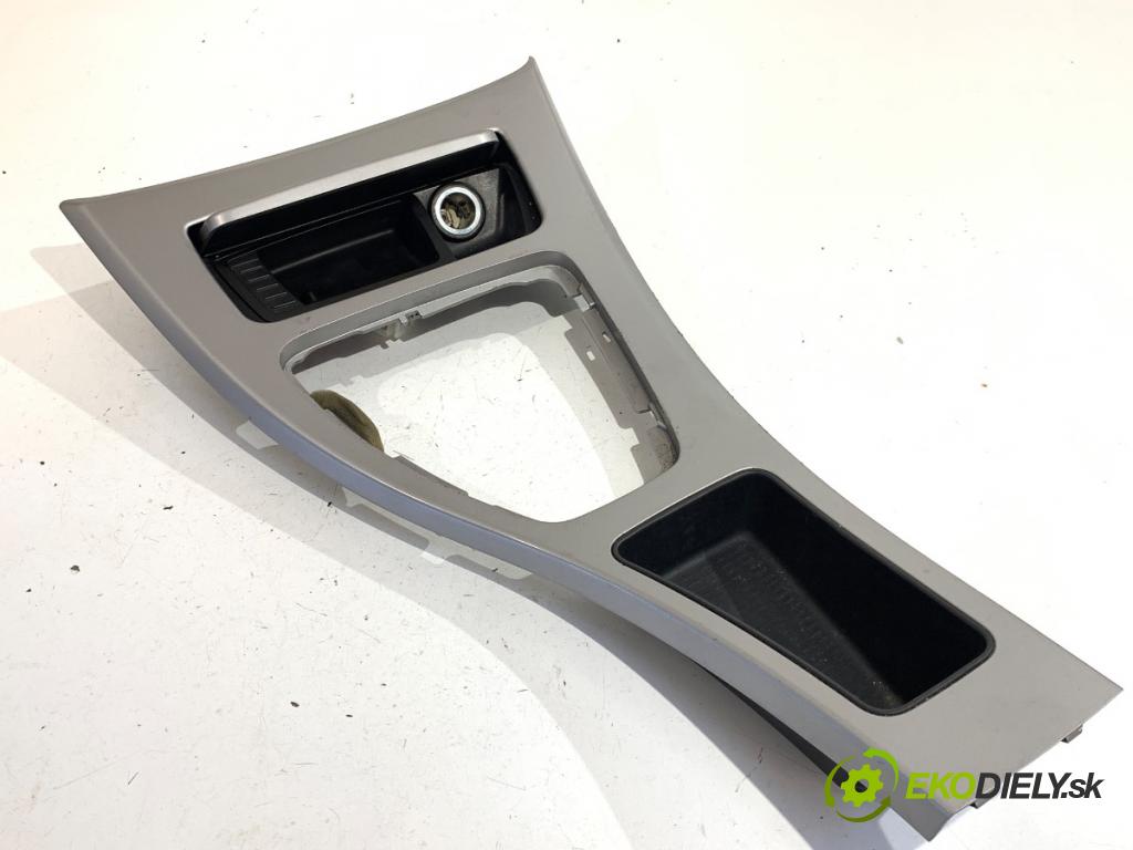 BMW E90 sedan 2006 120 kW 320 d 1995 lišty kryt 6924082 (Lišta)