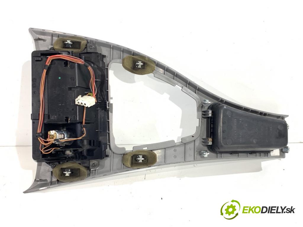 BMW E90 sedan 2006 120 kW 320 d 1995 lišty kryt 6924082 (Lišta)