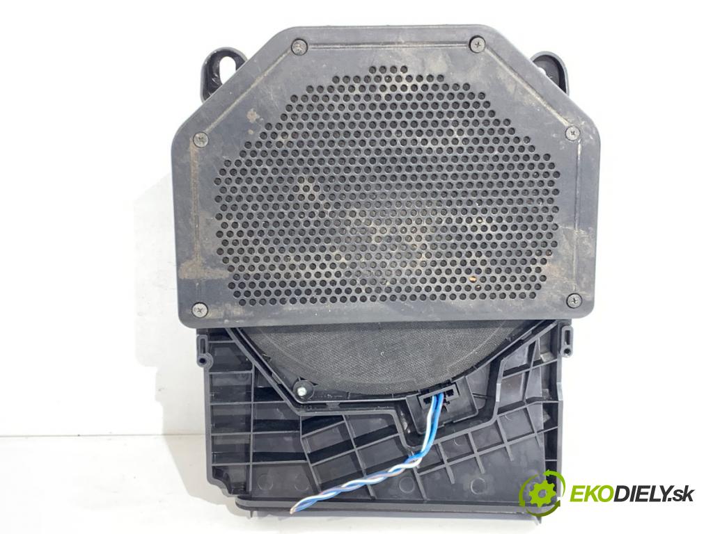 BMW E90 sedan 2006 120 kW 320 d 1995 reproduktory 6923174
