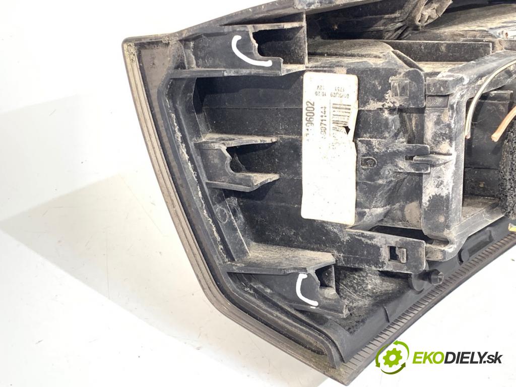 OPEL MERIVA A nadwozie wielkoprzestrzenne (MPV) 2009 77 kW 1.6 (E75) 1598 světlo levý zadní část