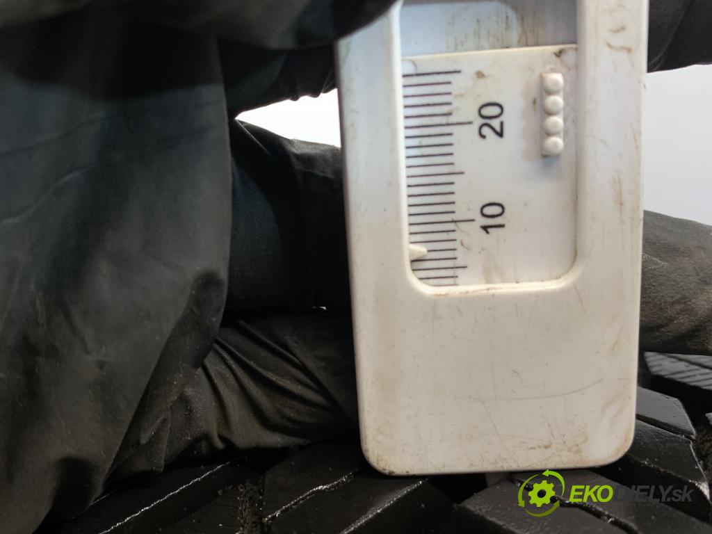 --- ---      PNEUMATIKY: PARA: VÍCENÁ SEZÓNA: 215/60 R17 NEXEN