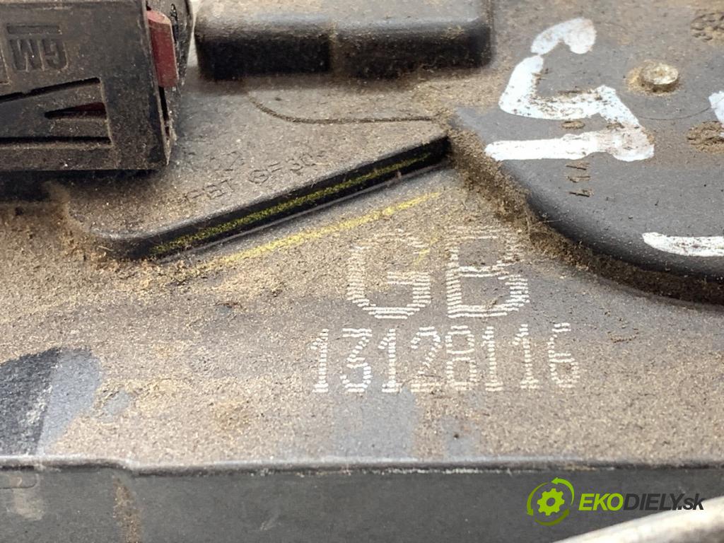 OPEL ASTRA H liftback 2005 77 kW 1.6 (L48) 1598 zámok Dvere pravy zad 13128116